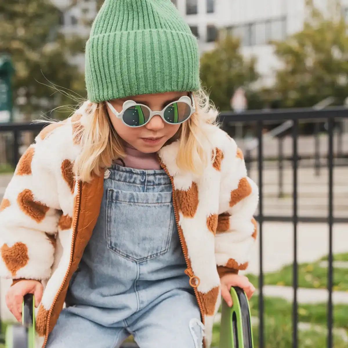 lunettes de soleil bébé enfant ourson vert amande